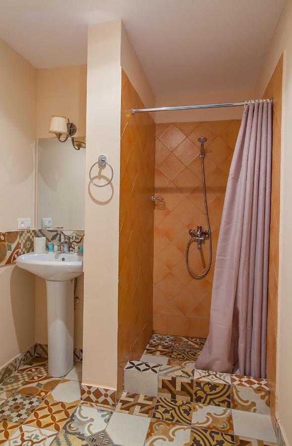 Caravan Villa Tbilisi ภายนอก รูปภาพ